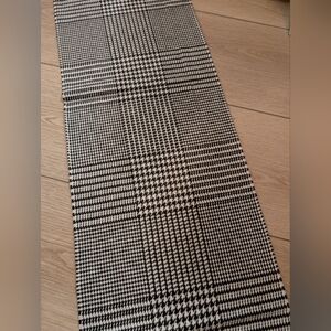 D&Y Softer Than Cashmere Black White Houndstooth Scarf Super Soft 64" long